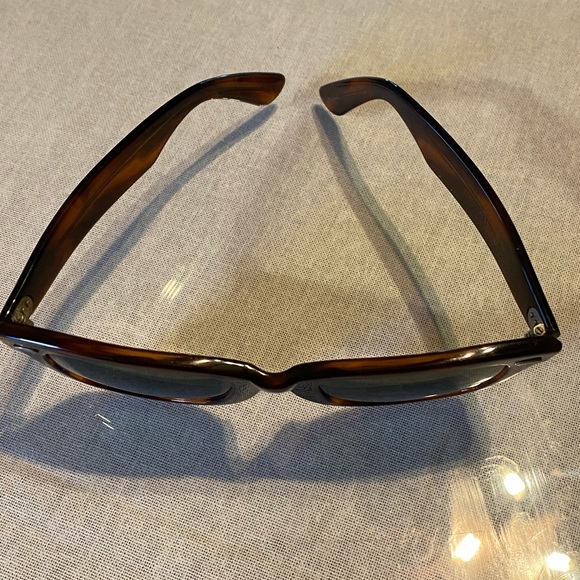 Ray Ban B&L 5022 Wayfarer. The most iconic sunglasses. Tortoise shell frames - Picture 4 of 9